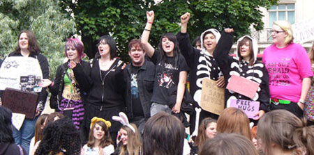 MCR Fans Protest Against The Daily Mail