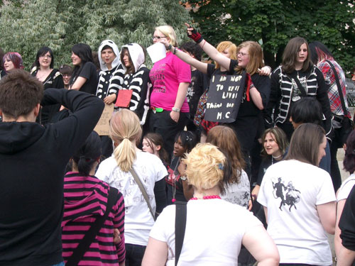 Mcr My Chemical Romance Emo Fans Protest Against Daily Mails